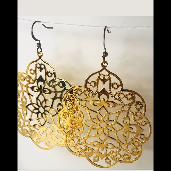 ♡ 2 for 20$ ♡ Gold Cutout Pendant Earrings - Picture 5 of 5